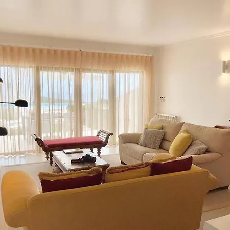 Cina Beach House *